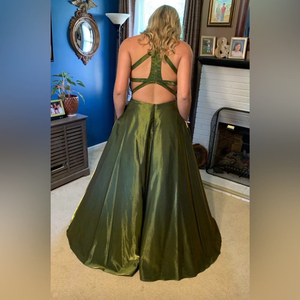 PROM DRESS! - Picture 2 of 3